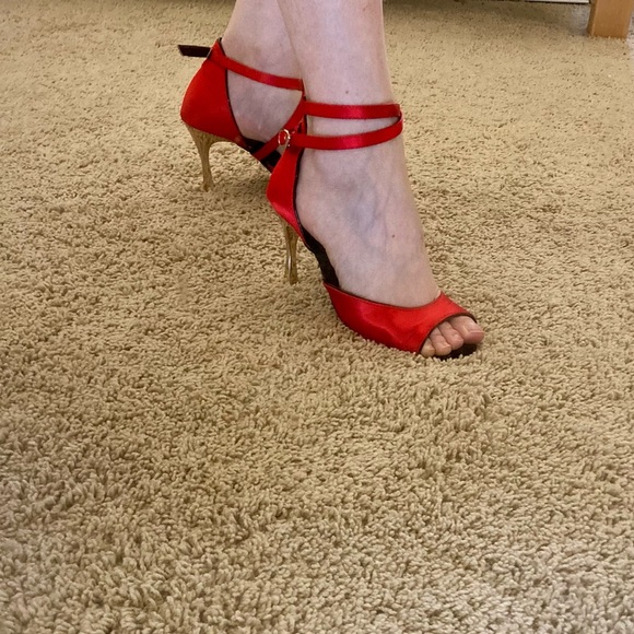 *SOLD ELSEWHERE* Red satin GFranco Latin dance shoes - Picture 2 of 10